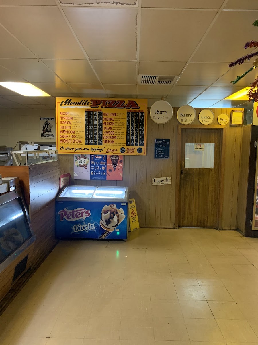 Moonlite Cafe & Pizza-4